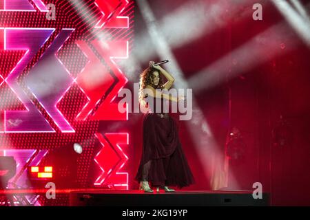 Doha, Katar. 19.. November 2022. Mariam Fares tritt beim ersten Festival beim FIFA Fan Festival am 18. November 2022 in Doha, Katar, auf. (Foto von Ayman Aref/NurPhoto) Quelle: NurPhoto/Alamy Live News Stockfoto