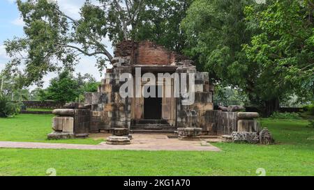 Ruinierter Tempel auf dem Campus der Baroli Tempel Komplex, Baroli, Rawatbhata, Rajasthan, Indien. Stockfoto