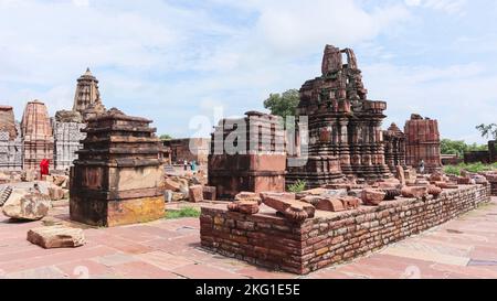 INDIEN, RAJASTHAN, CHITTORGARH, Juli 2022, Anhänger am Mahadeva Tempel, Menal, ruinierten Tempel innerhalb des Campus Stockfoto