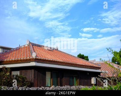 Traditionelles Haus auf der Insel Iriomote, Präfektur Okinawa, Japan Stockfoto