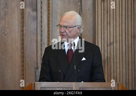 König Carl XVI Gustaf überreicht den Preis des Jahres von König Carl XVI Gustaf (S.M Konung Carl XVI Gustafs pris Arets Nybyggare) in Stockholm, Schweden, N. Stockfoto