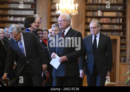 König Carl XVI Gustaf überreicht den Preis des Jahres von König Carl XVI Gustaf (S.M Konung Carl XVI Gustafs pris Arets Nybyggare) in Stockholm, Schweden, N. Stockfoto