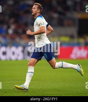 Aktenfoto vom 23-09-2022 von Englands Harry Kane mit dem Armband OneLove. In einer gemeinsamen Erklärung heißt es, dass die konkurrierenden Nationen, die bei der WM zuvor ein „One Love“-Armband tragen wollen, ihren Kapitäne gesagt haben, dies aus Angst vor sportlichen Sanktionen nicht zu versuchen. Ausgabedatum: Montag, 21. November 2022. Stockfoto