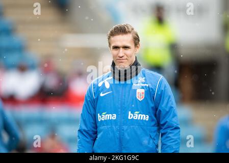 Oslo, Norwegen. 20.. November 2022. Der Norweger Ola Solbakken wärmt sich vor dem Fußballfreundschaftsspiel zwischen Norwegen und Finnland im Ullevaal Stadion in Oslo auf. (Foto: Gonzales Photo/Alamy Live News Stockfoto