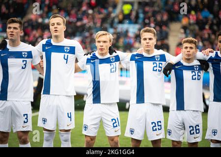 Oslo, Norwegen. 20.. November 2022. Die finnischen Spieler stehen für das Fußballfreundschaftsspiel zwischen Norwegen und Finnland im Ullevaal Stadion in Oslo an. (Foto: Gonzales Photo/Alamy Live News Stockfoto