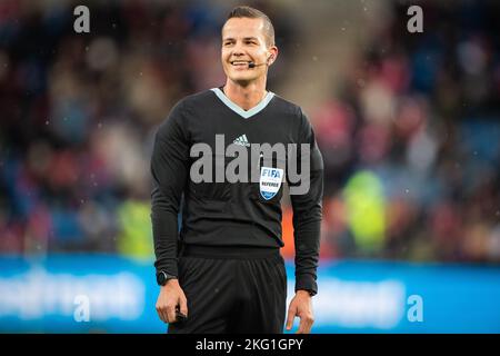 Oslo, Norwegen. 20.. November 2022. Schiedsrichter Morten Krogh gesehen während der Fußball-Freundschaftsspiel zwischen Norwegen und Finnland im Ullevaal Stadion in Oslo. (Foto: Gonzales Photo/Alamy Live News Stockfoto