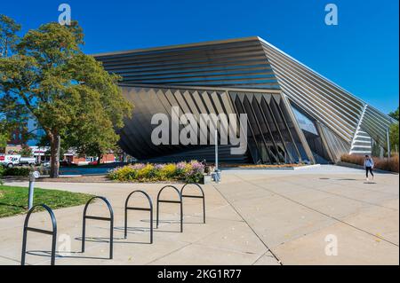 East Lansing MI - 18. Oktober 2022: Eingang des Broad Art Museum Stockfoto