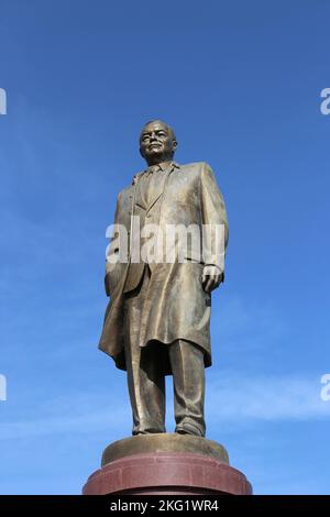 Statue des ehemaligen Präsidenten Islam Karimov (1938-2016), Rudaki-Platz, historisches Zentrum, Samarkand, Provinz Samarkand, Usbekistan, Zentralasien Stockfoto