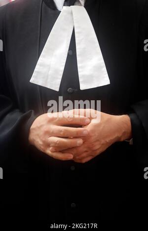 Protestantischer Kirchenpfarrer. Nahaufnahme der Hände. Frankreich. Stockfoto