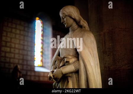 Statue von Joan of Ark in der katholischen Kirche Notre Dame de la Gare, Paris, Frankreich Stockfoto