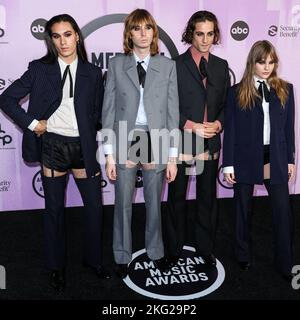 LOS ANGELES, KALIFORNIEN, USA - 20. NOVEMBER: Ethan Torchio, Thomas Raggi, Damiano David und Victoria De Angelis aus Måneskin (Maneskin) nehmen an den American Music Awards 2022 (Annual American Music Awards 50.) Teil, die im Microsoft Theater in L.A. stattfinden Live am 20. November 2022 in Los Angeles, California, USA. (Foto von Xavier Collin/Image Press Agency) Stockfoto