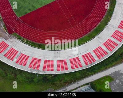 Detail der Sitze in einem Fußballstadion Stockfoto