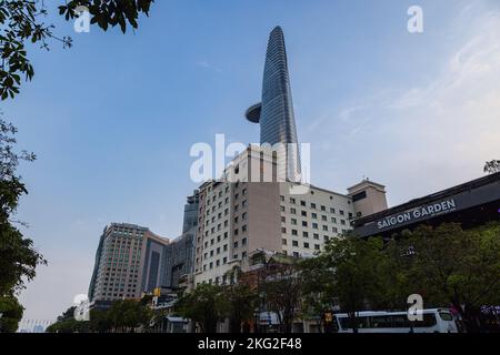 Ho-Chi-Minh-Stadt, Vietnam - 07. November 2022: Der Bitexco Financial Tower ist ein Wolkenkratzer in Ho-Chi-Minh-Stadt oder Saigon in Vietnam. Zweithöchstes Gebäude Stockfoto