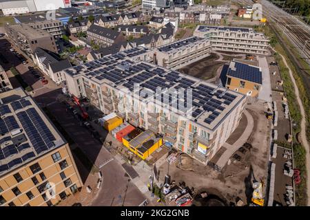 Luftaufnahme der Baustelle Ubuntuplein in städtebaulicher Entwicklung Immobilieninvestitionsprojekt in der neuen Noorderhaven Nachbarschaft. Stockfoto