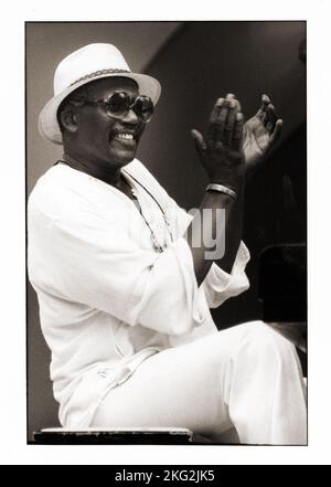 Der verstorbene Randy Weston trat in den frühen 1980er Jahren bei einem Open-Air-Konzert in New York City auf. Der Pianist Komponist war sehr beeinflusst von afrikanischer Musik und Rhythmen. Stockfoto