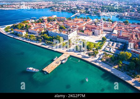 Stadt Zadar historischen Zentrum und am Wasser Luftpanorama, Touristenziel in Dalmatien Region von Kroatien Stockfoto