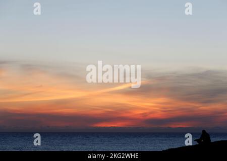 Sonnenuntergang an der Costa de la Luz, Cádiz, Andalusien. Spanien. Stockfoto