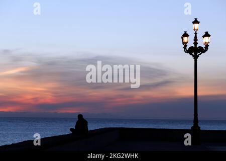 Sonnenuntergang an der Costa de la Luz, Cádiz, Andalusien. Spanien. Stockfoto