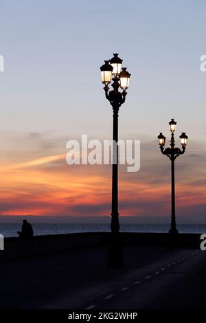 Sonnenuntergang an der Costa de la Luz, Cádiz, Andalusien. Spanien. Stockfoto