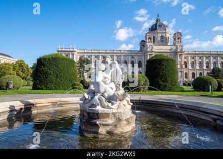 Brunnen am Maria-Theresien-Platz in Wien, Österreich Europa EU Stockfoto