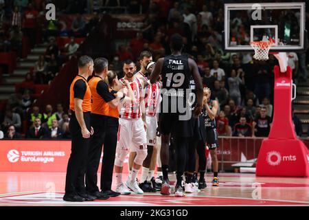 Belgrad, Serbien, 17.. November 2022. Die Spieler beider Teams waren während des EuroLeague-Spiels der Turkish Airlines 2022/2023 zwischen Crvena Zvezda mts Belgrade und LDLC Asvel Villeurbanne in der Aleksandar Nikolic Hall in Belgrad, Serbien, bereit für das Spiel. 17. November 2022. Kredit: Nikola Krstic/Alamy Stockfoto