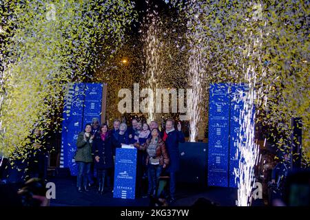 Paris, Frankreich. 20. November 2022. Marc-Antoine Jamet, Anne Hidalgo, Tahar Rahim und Jeannne d'Hautesserre starten die Weihnachtslichter in Paris. Stockfoto