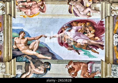 Rom Latium Italien. Die Vatikanischen Museen in der Vatikanstadt. Sixtinische Kapelle von Michelangelo. Die Schöpfung Adams Stockfoto
