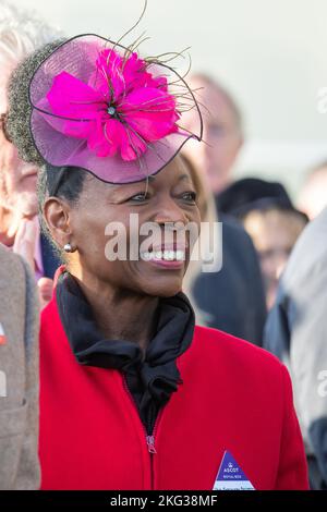 Ascot, Bergen, Großbritannien. 19.. November 2022. Baroness Floella Benjamin war heute bei den Ascot Races in der Royal Box zu Gast. Quelle: Maureen McLean/Alamy Stockfoto