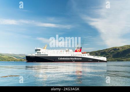 Loch Seaforth, Caledaonian MacBrayne Autofähre nähert sich Ullapool, Highlands, Schottland, Großbritannien Stockfoto