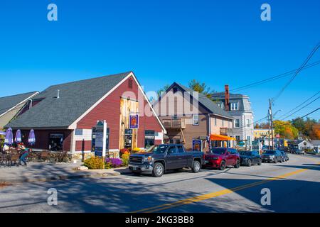 Nolan's Brick Oven Bistro im Herbst an der 39 N Main Street im historischen Stadtzentrum von Wolfeboro, New Hampshire NH, USA. Stockfoto