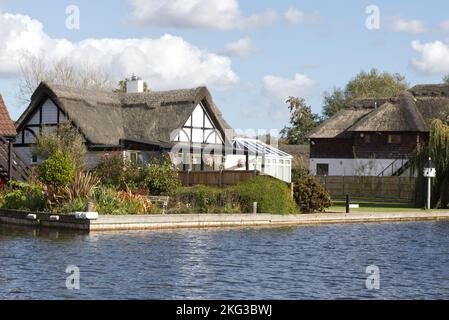 Strohgedeckte Hütte entlang der Norfolk-Weiber Stockfoto