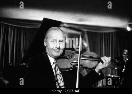 Philippe Gras / Le Pictorium - Stephane Grappelli - 21/12/2020 - Frankreich / Ile-de-France (Region) / Paris - Konzert von Stephane Grappelli, Paris, 1972 Stockfoto