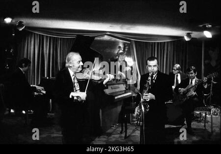 Philippe Gras / Le Pictorium - Stephane Grappelli - 21/12/2020 - Frankreich / Ile-de-France (Region) / Paris - Konzert von Stephane Grappelli, Paris, 1972 Stockfoto