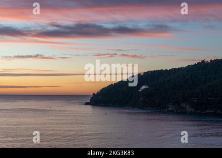 Sonnenaufgang am Port La Seyne-sur-Mer, Toulon, Frankreich Stockfoto