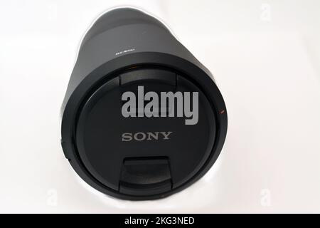 Kairo, Ägypten, Oktober 20 2022: Sony E-Mount FE 24-70mm F2,8 GM Objektiv SEL2470GM mit konstantem F2,8 24-70mm Zoom und einer beispiellosen Verbindung von High-Reso Stockfoto