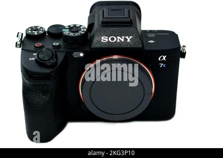 Kairo, Ägypten, Oktober 20 2022: Spiegellose professionelle Vollformat-Digitalkamera Sony Alpha A7s iii mit Exmor R BSI CMOS Sensor, 12 MP, UHD 4K 1 Stockfoto