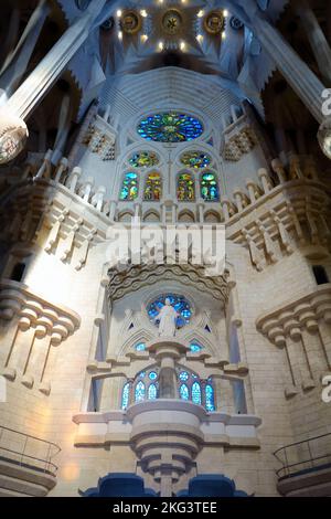 Innenseite der Sagrada de Familia, Barcelona Stockfoto