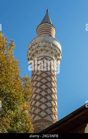 Minarettturm der Dschumaya Moschee in Plovdiv, Bulgarien. Stockfoto