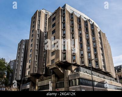 St Giles Hotel in Bloomsbury nahe Tottenham Court Road, Central London, Beispiel für Brutalist Architecture. Stockfoto