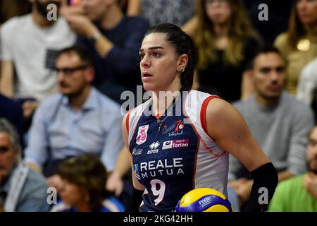 Francesca Villani Nr. 9 von reale Mutua Fenera Chieri in Aktion während des Spiels der Volley Serie A Women 2022/23 zwischen reale Mutua Fenera Chieri und Savino del Stockfoto