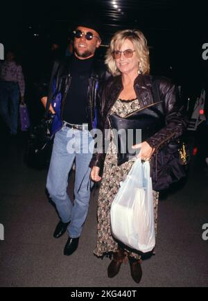 Maurice Gibb und seine Frau Yvonne Gibb um die 1990er Jahre. Quelle: Ralph Dominguez/MediaPunch Stockfoto