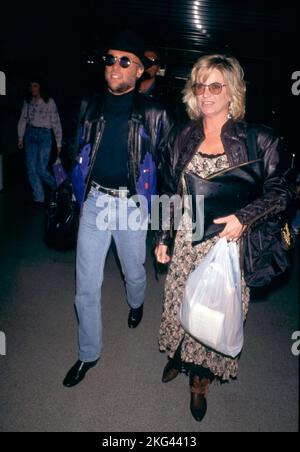 Maurice Gibb und seine Frau Yvonne Gibb um die 1990er Jahre. Quelle: Ralph Dominguez/MediaPunch Stockfoto