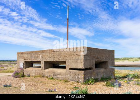 WWII Defensive Pillbox im Rye Harbour Nature Reserve Rye Harbour Nature Reserve World war Two Pillbox Rye Harbour Rye Sussex England GB Europa Stockfoto