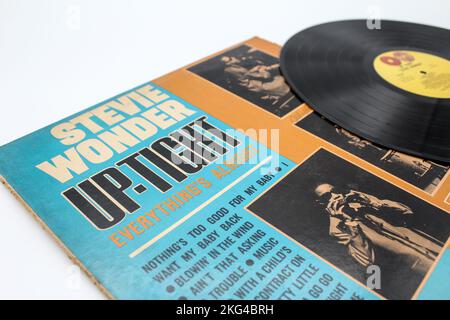 Up-Tight, das auf dem Cover als up-Tight Everything's Alright dargestellt wird, ist ein 1966 erschienenes Album der amerikanischen Soul-Sängerin Stevie Wonder von Motown Stockfoto