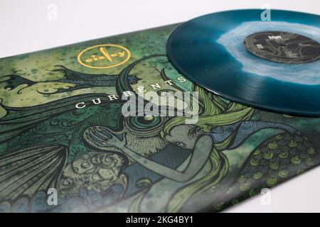 Indie-Rockband Eisley, Musikalbum auf Schallplatten-LP-Disc. Blauer Ozean wie farbiges Vinyl. Mit Dem Titel: Strömungen Stockfoto