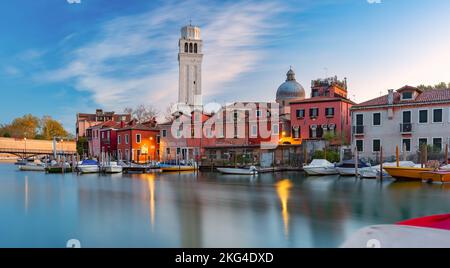 Basilika St. Peter von Castello bei Sonnenaufgang in Venedig, Italien Stockfoto