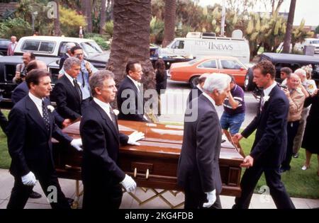 Cesar Romero, Glenn Ford und Ricardo Montalban beim Trauerdienst von Rita Hayworth am 18. Mai 1987 in der Church of the Good Shepherd in Beverly Hills, Kalifornien. Quelle: Ralph Dominguez/MediaPunch Stockfoto