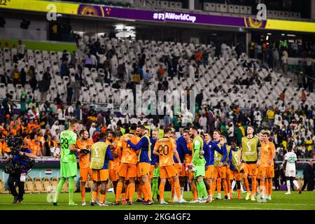 DOHA, KATAR - NOVEMBER 21: Remko Pasveer aus den Niederlanden, Jurrien Timber aus den Niederlanden, Matthijs de Ligt aus den Niederlanden, Virgil van Dijk aus den Niederlanden, Nathan Ake aus den Niederlanden, Stefan de Vrij aus den Niederlanden, Steven Bergwijn aus den Niederlanden, Cody Gakpo aus den Niederlanden, Luuk de Jong aus den Niederlanden, Memphis Depay aus den Niederlanden, Steven Berghuis aus den Niederlanden, Noa lang aus den Niederlanden, Justin Bijlow aus den Niederlanden, Davy Klaassen aus den Niederlanden, Marten de Roon aus den Niederlanden, Tyrell Malacia aus den Niederlanden, Daley Blind aus den Niederlanden Stockfoto