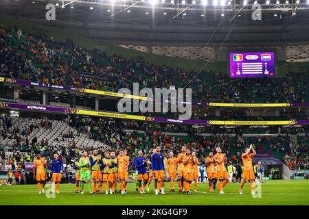 DOHA, KATAR - NOVEMBER 21: Remko Pasveer aus den Niederlanden, Jurrien Timber aus den Niederlanden, Matthijs de Ligt aus den Niederlanden, Virgil van Dijk aus den Niederlanden, Nathan Ake aus den Niederlanden, Stefan de Vrij aus den Niederlanden, Steven Bergwijn aus den Niederlanden, Cody Gakpo aus den Niederlanden, Luuk de Jong aus den Niederlanden, Memphis Depay aus den Niederlanden, Steven Berghuis aus den Niederlanden, Noa lang aus den Niederlanden, Justin Bijlow aus den Niederlanden, Davy Klaassen aus den Niederlanden, Marten de Roon aus den Niederlanden, Tyrell Malacia aus den Niederlanden, Daley Blind aus den Niederlanden Stockfoto