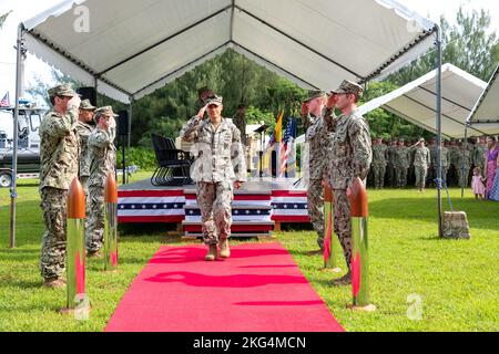 Am Freitag, den 28. Oktober, veranstaltete die mobile Einheit FÜR Sprengstoffbeseitigung (EODMU5) ihre Befehlswechselzeremonie mit Cmdr. Jason Shell entlastende cmdr. John Keefe. Unter Cmdr. Keefe EODMU5 führte 8 Operationen, 41 Engagements für die Zusammenarbeit in der Theatersicherheit, 7 gemeinsame und kombinierte Übungen, 3 Missionen der Defense Prisoner of war Missing in Action Accountability Agency und 3 humanitäre Mineneinsätze in 24 pazifischen Nationen durch. Hauptredner für die Zeremonie war Commander, Task Force (CTF) 75 Commodore, Capt. Shaun lieb. Stockfoto